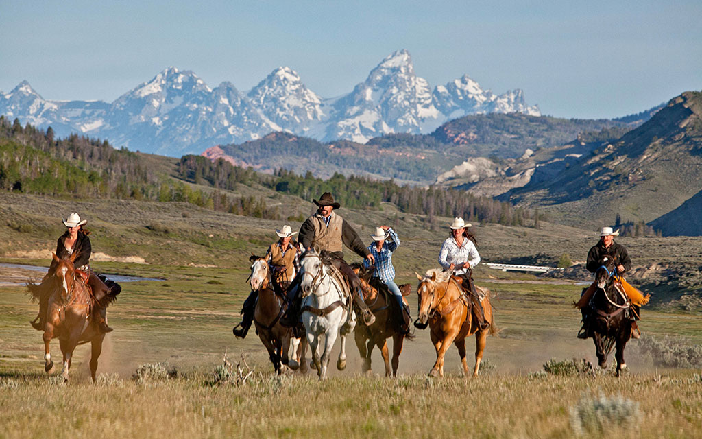 loping-in-front-of-the-tetons